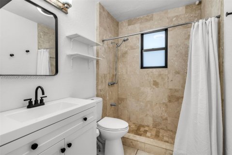 House in Miami, Florida 3 bedrooms, 159.42 sq.m. № 2073661 - photo 24