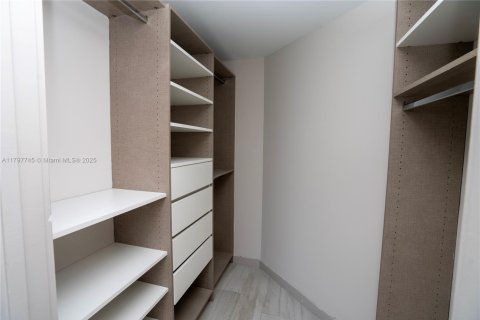 Condo in Miami, Florida, 3 bedrooms  № 1874613 - photo 10