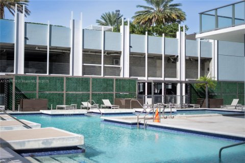 Condo in Miami, Florida, 3 bedrooms  № 1874613 - photo 15