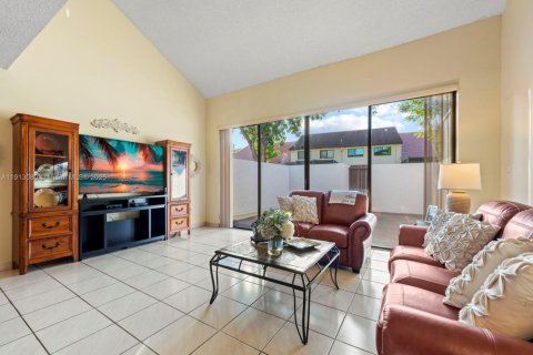 Adosado en venta en Miami, Florida, 2 dormitorios, 136.1 m2 № 1968771 - foto 5