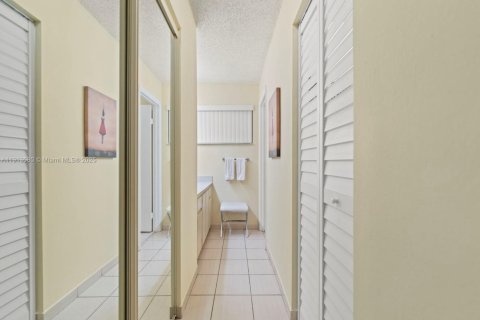 Adosado en venta en Miami, Florida, 2 dormitorios, 136.1 m2 № 1968771 - foto 19