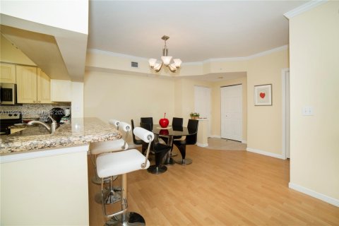 Copropriété à louer à Sunny Isles Beach, Floride: 2 chambres, 103.68 m2 № 2023575 - photo 9