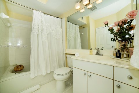 Copropriété à louer à Sunny Isles Beach, Floride: 2 chambres, 103.68 m2 № 2023575 - photo 22