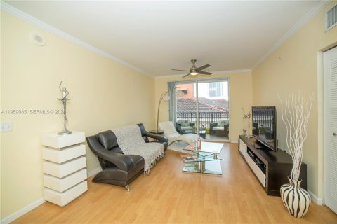 Copropriété à louer à Sunny Isles Beach, Floride: 2 chambres, 103.68 m2 № 2023575 - photo 3