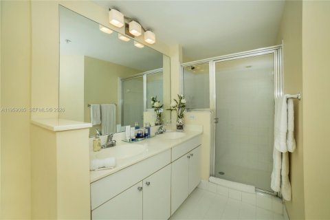 Copropriété à louer à Sunny Isles Beach, Floride: 2 chambres, 103.68 m2 № 2023575 - photo 30