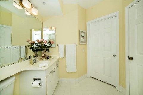 Copropriété à louer à Sunny Isles Beach, Floride: 2 chambres, 103.68 m2 № 2023575 - photo 23