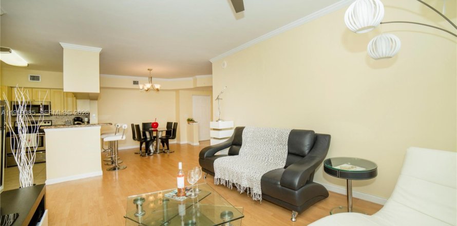 Condo à Sunny Isles Beach, Floride, 2 chambres  № 2023575