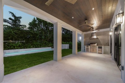Купить виллу или дом в Майами, Флорида 5 спален, 360.65м2, № 1972830 - фото 14