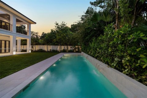 Купить виллу или дом в Майами, Флорида 5 спален, 360.65м2, № 1972830 - фото 11