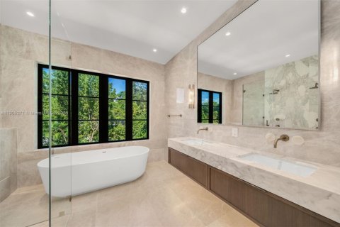 Купить виллу или дом в Майами, Флорида 5 спален, 360.65м2, № 1972830 - фото 8