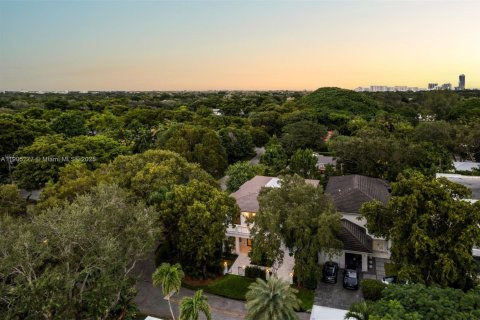 Купить виллу или дом в Майами, Флорида 5 спален, 360.65м2, № 1972830 - фото 17