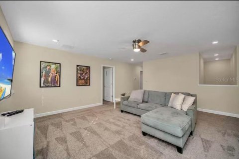 House in Davenport, Florida 6 bedrooms, 357.02 sq.m. № 1875767 - photo 11