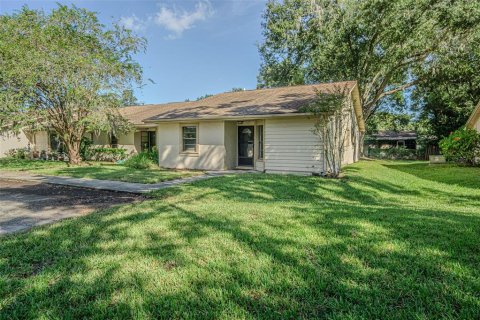 Townhouse in Plant City, Florida 2 bedrooms, 109.62 sq.m. № 2105585
