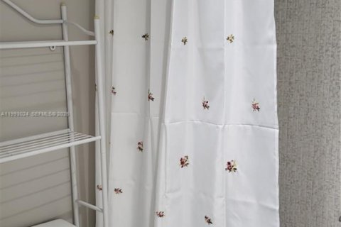 Condo in Aventura, Florida, 2 bedrooms  № 2056910 - photo 25