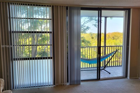 Condo in Aventura, Florida, 2 bedrooms  № 2056910 - photo 11