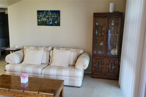 Condo in Aventura, Florida, 2 bedrooms  № 2056910 - photo 13