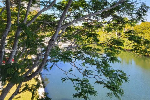 Condo in Aventura, Florida, 2 bedrooms  № 2056910 - photo 5