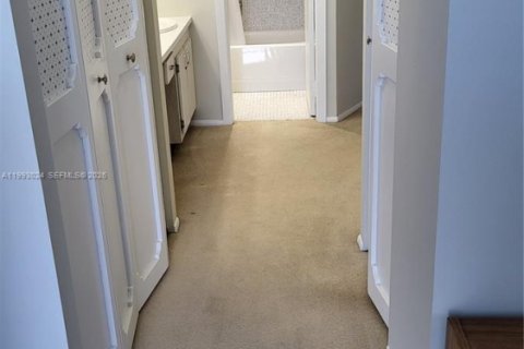 Condo in Aventura, Florida, 2 bedrooms  № 2056910 - photo 24