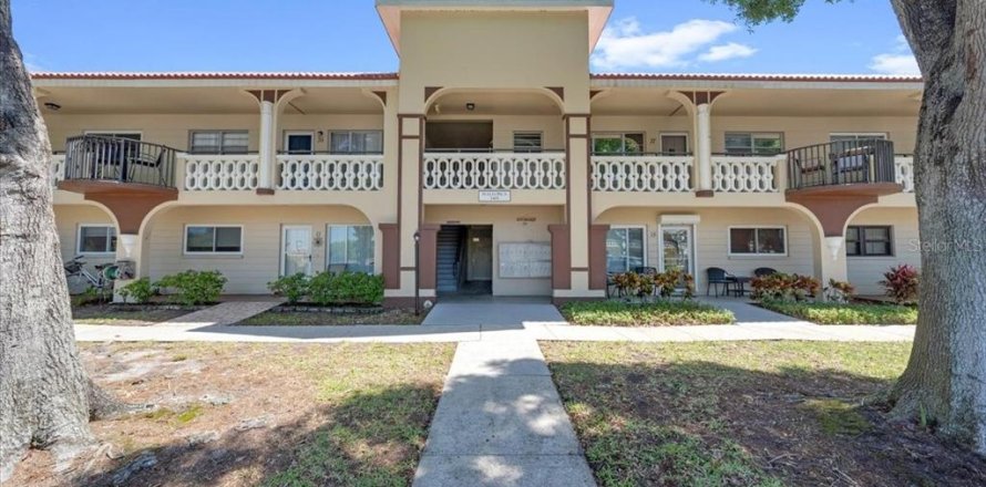 Condominio en Clearwater, Florida, 2 dormitorios  № 2166245