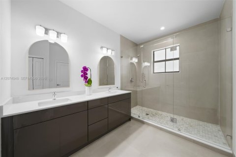 Villa ou maison à vendre à Palmetto Bay, Floride: 5 chambres, 328.22 m2 № 2311443 - photo 27