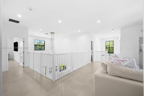 Villa ou maison à vendre à Palmetto Bay, Floride: 5 chambres, 328.22 m2 № 2311443 - photo 18