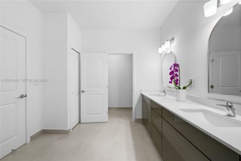Villa ou maison à vendre à Palmetto Bay, Floride: 5 chambres, 328.22 m2 № 2311443 - photo 29