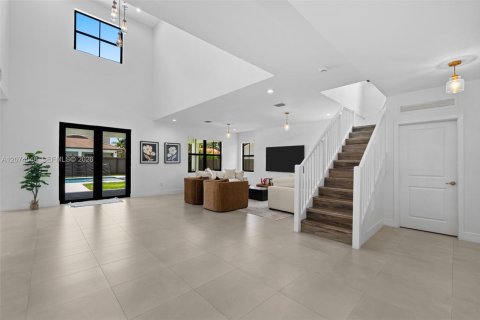 Villa ou maison à vendre à Palmetto Bay, Floride: 5 chambres, 328.22 m2 № 2311443 - photo 5