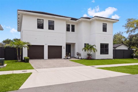 Villa ou maison à Palmetto Bay, Floride 5 chambres, 328.22 m2 № 2311443
