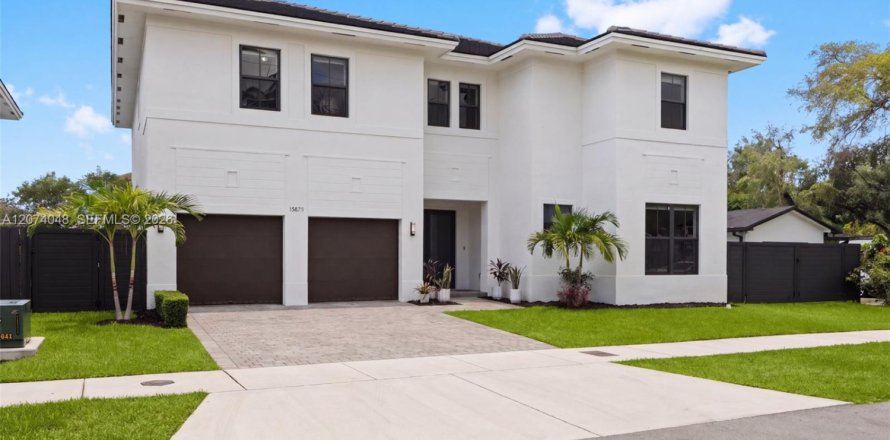 Villa ou maison à Palmetto Bay, Floride 5 chambres, 328.22 m2 № 2311443