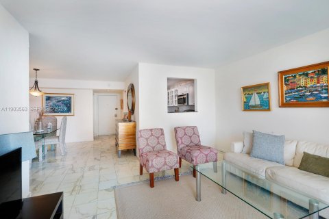 Condo in Miami, Florida, 2 bedrooms № 1986118 - photo 3