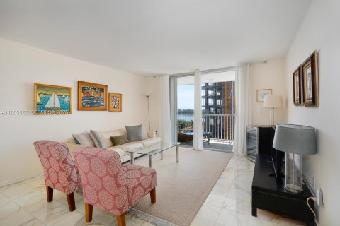 Condo in Miami, Florida, 2 bedrooms № 1986118 - photo 17