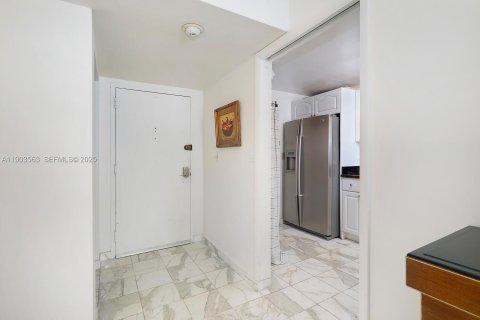 Condo in Miami, Florida, 2 bedrooms № 1986118 - photo 13