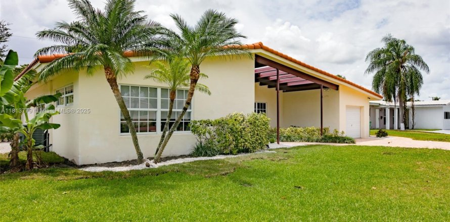 Villa ou maison à Miami, Floride 3 chambres, 167.13 m2 № 1762584