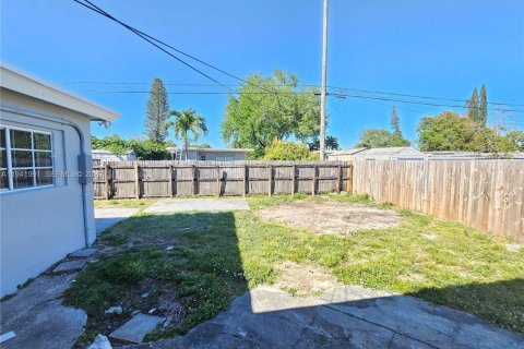 Купить виллу или дом в Холливуд, Флорида 3 спальни, 111.48м2, № 1998790 - фото 16