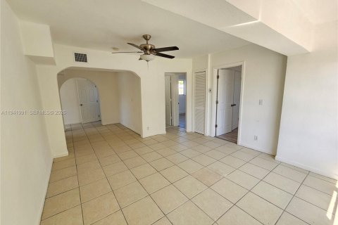 Купить виллу или дом в Холливуд, Флорида 3 спальни, 111.48м2, № 1998790 - фото 12