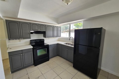 Купить виллу или дом в Холливуд, Флорида 3 спальни, 111.48м2, № 1998790 - фото 4