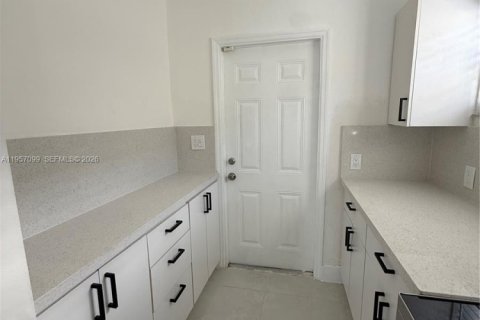 Villa ou maison à louer à Hallandale Beach, Floride: 3 chambres, 73.86 m2 № 2019763 - photo 9
