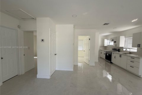 Villa ou maison à louer à Hallandale Beach, Floride: 3 chambres, 73.86 m2 № 2019763 - photo 3