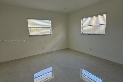 Villa ou maison à louer à Hallandale Beach, Floride: 3 chambres, 73.86 m2 № 2019763 - photo 6