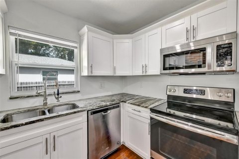 Casa en venta en Tampa, Florida, 4 dormitorios, 146.6 m2 № 1873595 - foto 9
