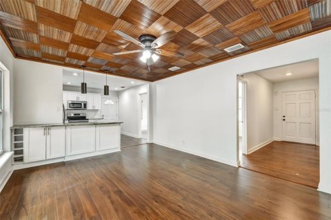 Casa en venta en Tampa, Florida, 4 dormitorios, 146.6 m2 № 1873595 - foto 13