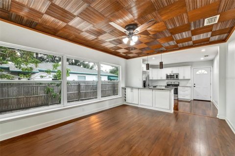 Casa en venta en Tampa, Florida, 4 dormitorios, 146.6 m2 № 1873595 - foto 12