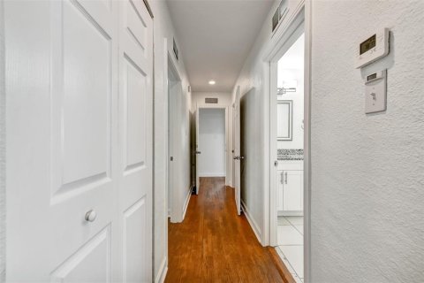 Casa en venta en Tampa, Florida, 4 dormitorios, 146.6 m2 № 1873595 - foto 20