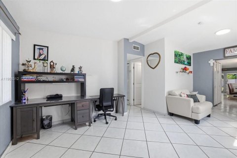 Villa ou maison à vendre à Miami, Floride: 3 chambres, 132.85 m2 № 2051790 - photo 21
