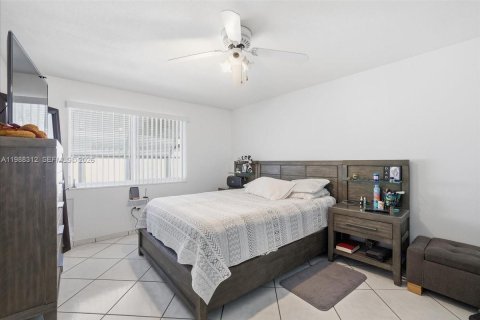 Villa ou maison à vendre à Miami, Floride: 3 chambres, 132.85 m2 № 2051790 - photo 30