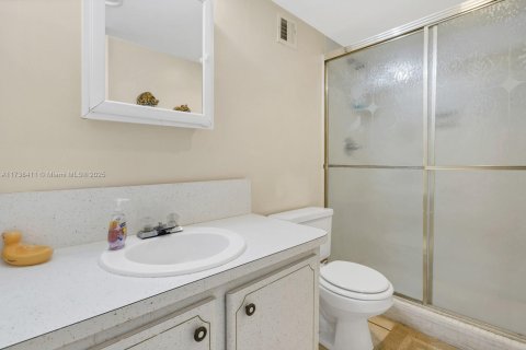 Copropriété à vendre à Miami Beach, Floride: 2 chambres, 125.42 m2 № 1707993 - photo 11