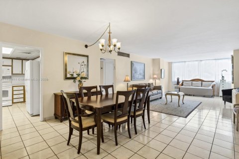 Copropriété à vendre à Miami Beach, Floride: 2 chambres, 125.42 m2 № 1707993 - photo 1