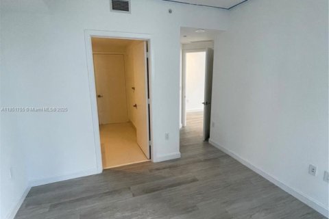 Condo in Miami, Florida, 2 bedrooms  № 1871508 - photo 12