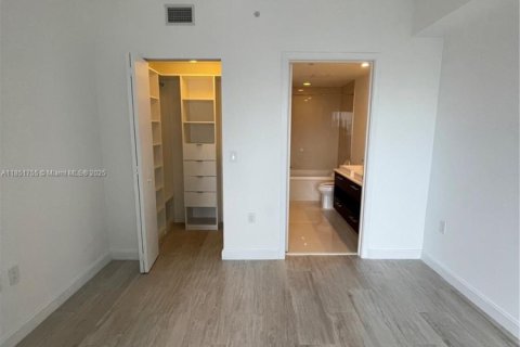 Condo in Miami, Florida, 2 bedrooms  № 1871508 - photo 20