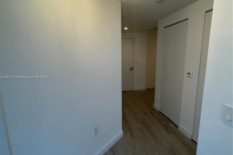 Condo in Miami, Florida, 2 bedrooms  № 1871508 - photo 14
